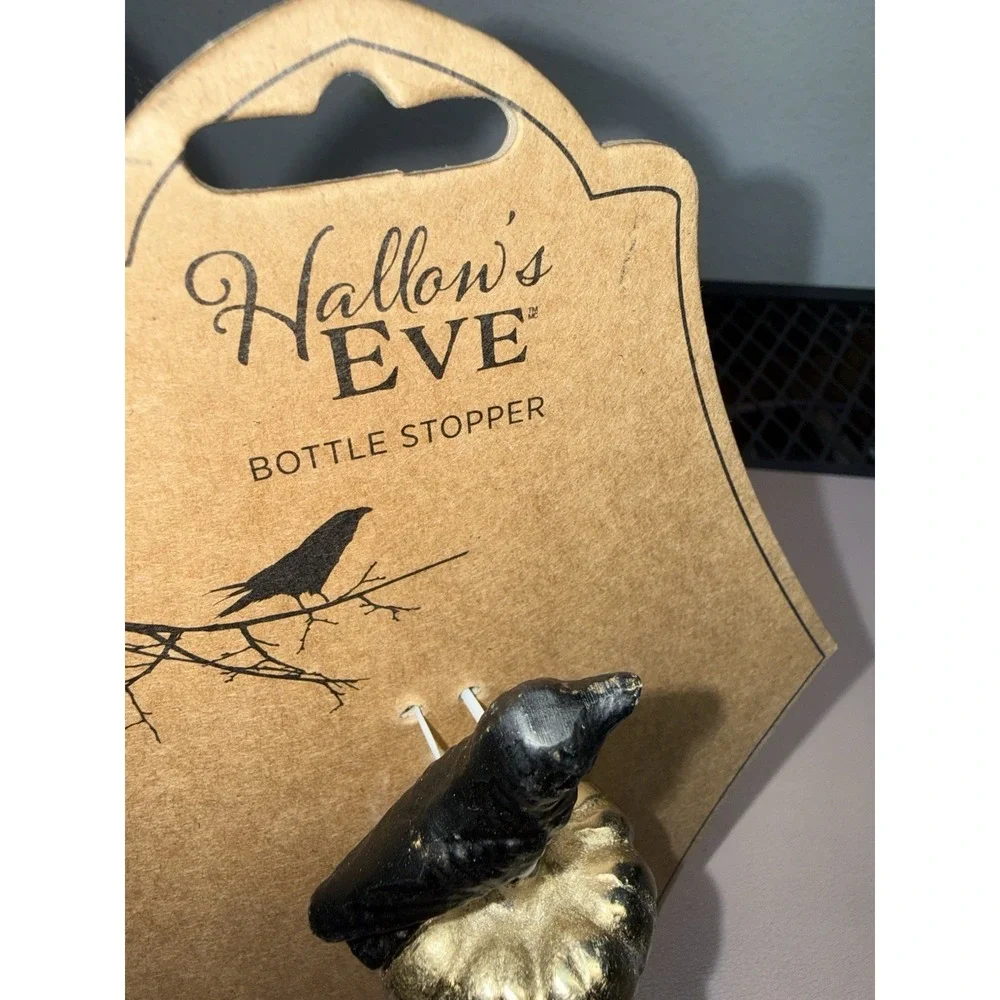 Hallow's Eve Halloween Bottle Stopper Crow on Gold Pumpkin‎ Wine Bar Decor